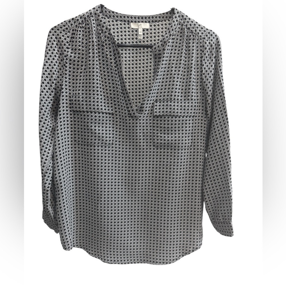 JOIE Black/White Long Sleeve V-Neck Printed Blouse Front Pockets 100% Silk XS - Picture 2 of 7